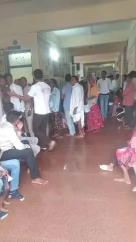 आनंदपुरी में सरकारी हॉस्पिटल में लोगो की भीड़ बहुत लोगों को परेशानी का सामना करना पड़ रहा है