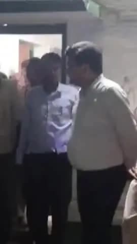 करछना: खपटिहा गांव में बाढ़ प्रभावित लोगों को एसडीएम ने राहत केंद्र में स्थापित किया