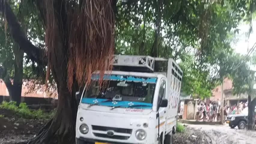 नवाबगंज: रामपुर गांव में पिकअप की चपेट में आने से 4 वर्षीय मासूम की मौत, चालक पर लापरवाही का आरोप