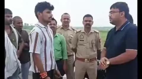कायमगंज: दोस्तों संग ढाईघाट पहुंचे अधेड़ ने गंगा में लगाई छलांग, गोताखोर तलाश में जुटे, बेटे ने दोस्तों पर हत्या का आरोप लगाया