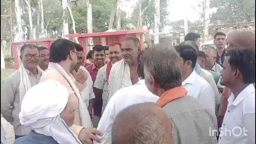 कलान: कटरा विधानसभा के विधायक वीर विक्रम सिंह ने भ्रमण कर सुनी जन समस्याएं, अधिकारियों से फोन पर की वार्ता