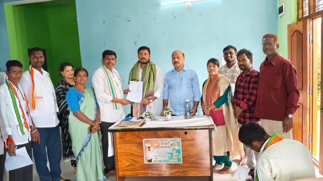 అసిఫాబాద్: ఆసిఫాబాద్ పట్టణంలో ఆదివాసీ కాంగ్రెస్ కమిటీలకు దరఖాస్తుల స్వీకరణ