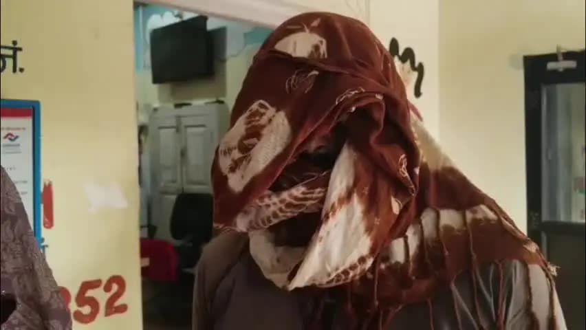 छतरपुर: बाजना थाना क्षेत्र में रिश्ते के चाचा पर 8 वर्षीय मासूम से दुष्कर्म का आरोप, शिकायत लेकर महिला थाने पहुंचे