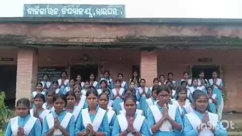 ନବରଙ୍ଗପୁର ପୋଲିସ ଷ୍ଟେସନ: ରାଇଘର ବାଳିକା ବିଦ୍ୟାଳୟରେ ଛାତ୍ରୀଙ୍କ ଅଭିନବ ପ୍ରତିବାଦ, ହାତ ଯୋଡ଼ି ସରକାରଙ୍କୁ ଗୁହାରି କରୁଥିବା ଭିଡ଼ିଓ ଏବେ ସୋସିଆଲ ରେ ଭାଇରାଲ