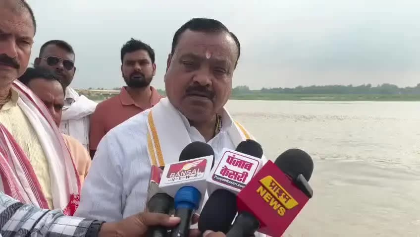 इकौना: सिसवारा घाट पर एप्रोच रोड की तरफ कटान कर रही नदी, भाजपा विधायक ने किया नीरी क्षण दी पूरी जानकारी