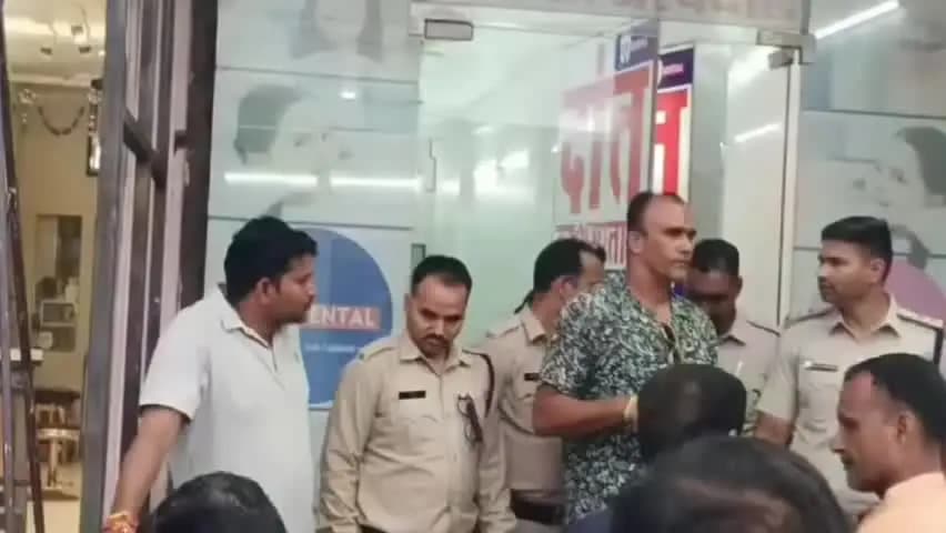 इंदौर: कालानी नगर में दंत क्लिनिक की आड़ में ‘लव जिहाद’ की आशंका, हिंदू जागरण मंच और ऐरोड्रम पुलिस मौके पर