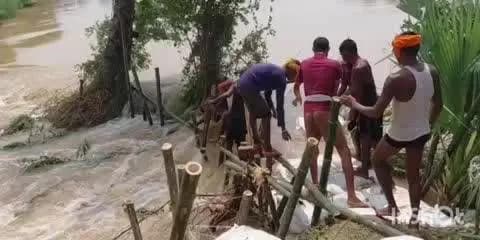 दनियावां: किसमिरिया गांव के पास महतमाईन नदी का तटबंध टूटा, कई गांवों के बघार जलमग्न