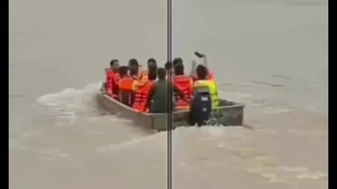 जबलपुर: ग्वारीघाट में नर्मदा नदी में होमगार्ड की नाव डूबी, अधिकारियों पर लापरवाही और नशे का आरोप