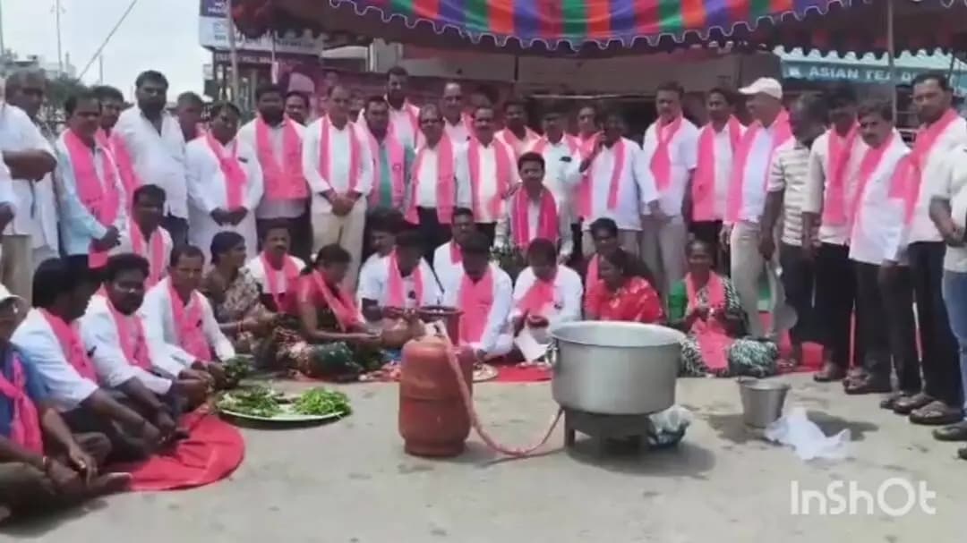 వనపర్తి: వనపర్తిలో బిఆర్ఎస్ వంటావార్పు నిరసన: కాంగ్రెస్ ప్రభుత్వంపై ఆగ్రహం