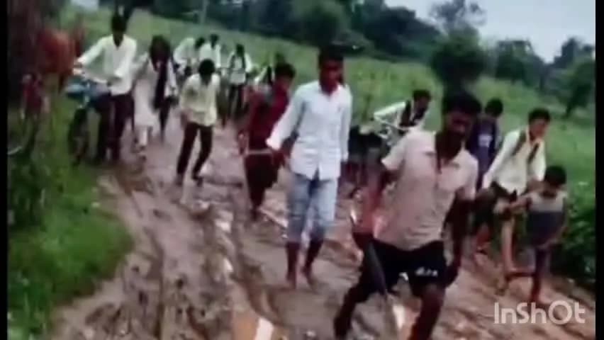 गोपद बनास: पनिहा पत्थर वाला मार्ग बाधित, निकलने वालों को हो रही परेशानी
