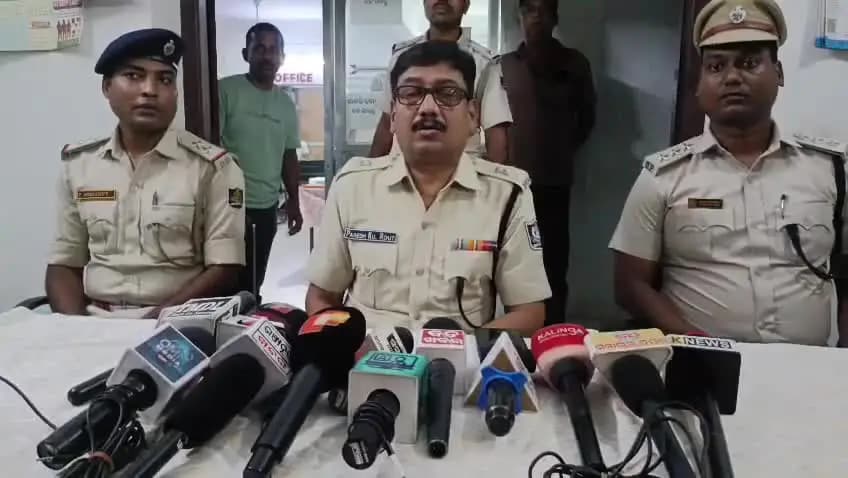ସୋର: ସୋର ଜେଲ ୱାର୍ଡେନଙ୍କୁ ମାରଣାସ୍ତ୍ର ରେ ଆକ୍ରମଣ ଘଟଣାର ୫ ଗିରଫ,ଥାନାରେ ସୂଚନା ଦେଲେ ଆଡିସିନାଲ ଏସପି ପରେଶ ରାଉତ