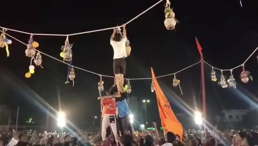 बांसवाड़ा: बांसवाड़ा में मटकी फोड़ प्रतियोगिता: भारत माता मैदान में गोविंदाओं ने दिखाया शौर्य, आलोक और मोहनदास ने फोड़ी मटकियां