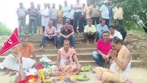 କଟକ ସଦର: କଟକ ସହରରେ ବିଭିନ୍ନ ପୂଜା କମିଟି ପକ୍ଷରୁ ମାଟି ଉଠା କାର୍ଯ୍ୟକ୍ରମ