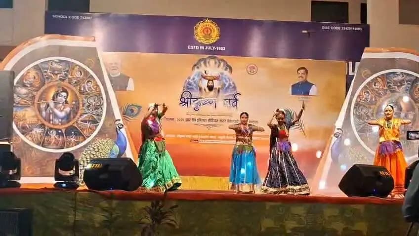 श्रीकृष्ण पर्व’ में दिखी भक्ति और कला की अद्भुत छटा!
ज्ञानदीप स्कूल, मंडला में आयोजित इस विशेष पर्व में नृत्य-नाटिका और भक्ति गायन की मनोहारी प्रस्तुतियों ने समां बांध दिया।
Jansampark Madhya Pradesh
CM Madhya Pradesh
#mandla
Department of Culture, Madhya Pradesh
#श्रीकृष्ण_पर्व