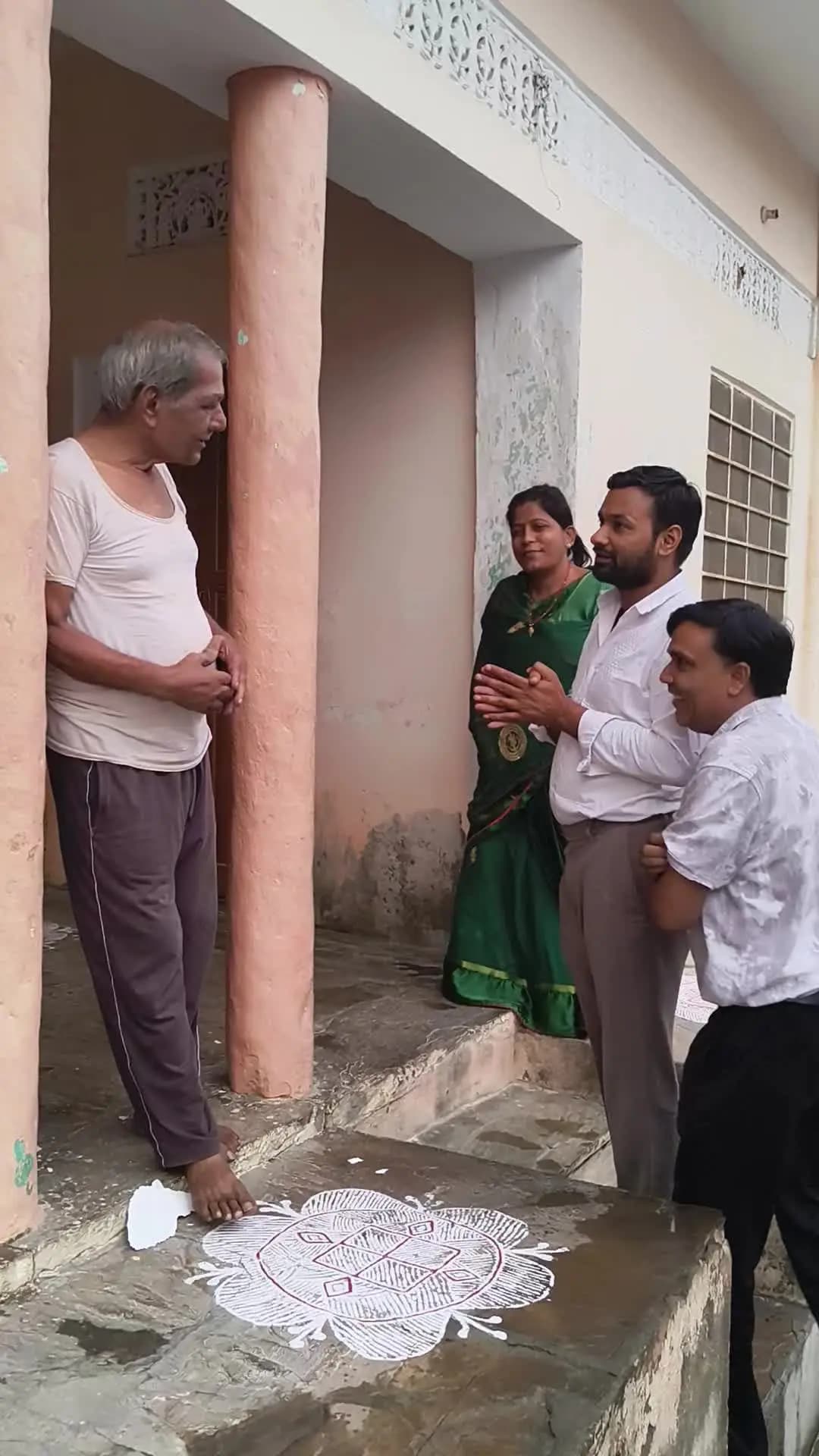 नगर पालिका चाकसू के वार्ड नं 15 से कोंग्रेस प्रत्याशी आकाश खंडेलवाल ने किया जनसंपर्क, बड़े बुजुर्ग का आशीर्वाद मिला।
