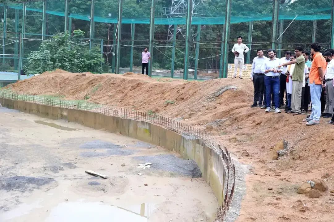 रायगढ़ के विकास को नई रफ्तार, बदलेगा शहर का स्वरूप।
मुख्यमंत्री श्री विष्णु देव साय की विकसित छत्तीसगढ़ विजन के अनुरूप वित्त मंत्री एवं रायगढ़ विधायक श्री ओ.पी. चौधरी ने रिंग रोड, केलो रिवर फ्रंट, मरीन ड्राइव, पुल, ऑक्सीजोन, नालंदा परिसर और खेल सुविधाओं सहित प्रमुख विकास परियोजनाओं का निरीक्षण किया।
#Raigarh #SushasanSarkar #InfrastructureDevelopment #सुशासन_सरकार
