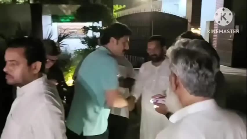 सहारनपुर: सहारनपुर में कलेक्ट्रेट प्रकरण को लेकर एमएलसी शाहनवाज खान और कई पार्षद पहुंचे जिलाधिकारी आवास