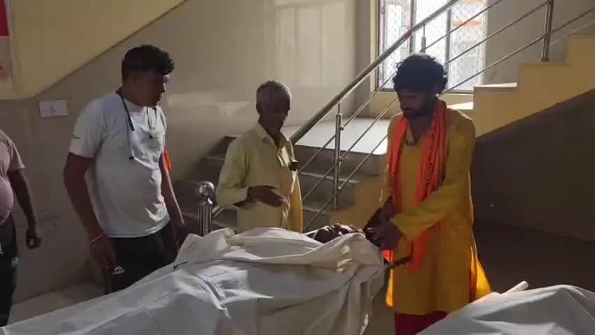 कन्नौज: जन्माष्टमी पर गुरसहायगंज नगर में झांकी देखने आए तीन बाइक सवार युवकों की मौत, जिला अस्पताल में डॉक्टर ने की मौत की पुष्टि