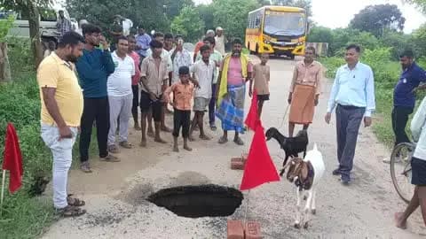 सबर से भभुआ जाने वाली रोड स्थित