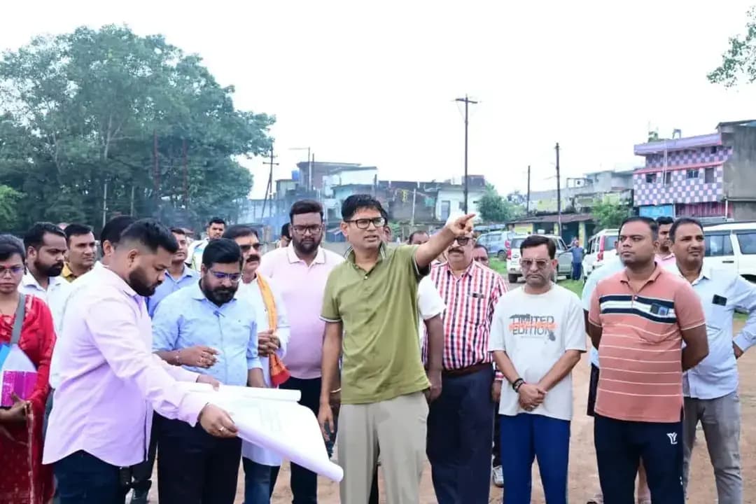 रायगढ़ की बदलेगी तस्वीर: विकास परियोजनाओं का वित्त मंत्री श्री ओ.पी.चौधरी ने किया मैराथन निरीक्षण
रिंग रोड, पुल, मरीन ड्राइव, ऑक्सीजोन और आधुनिक अधोसंरचना परियोजनाओं को तेजी से पूरा करने के निर्देश
@opchoudhary.india