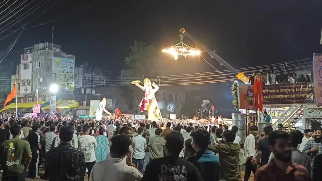 बुरहानपुर नगर: हिंदुओं के राजा गणेश उत्सव समिति की ओर से भगवान श्री गणेश का हुआ भव्य आगमन