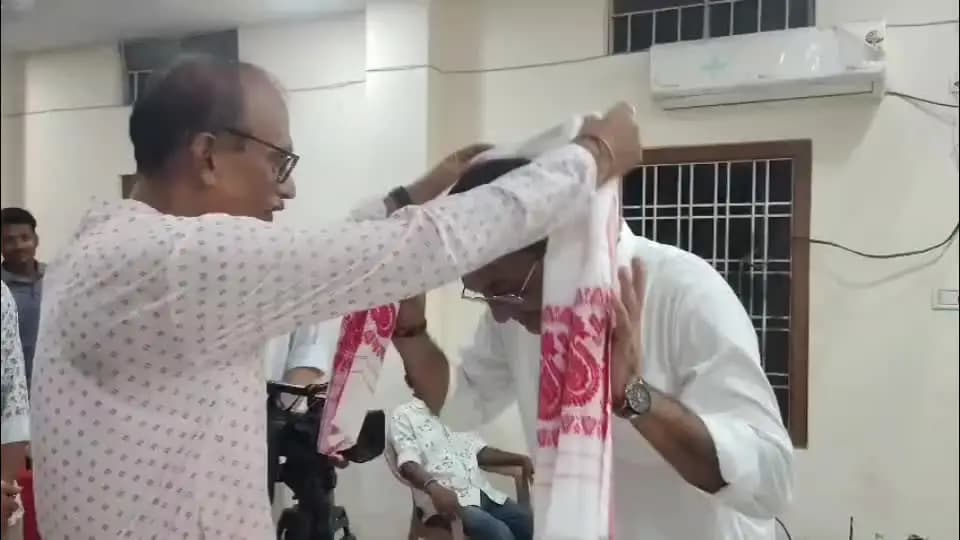 নগাঁও: #জন্মাষ্টমীত নাম পৰিৱেশন কৰিলে নগাঁও জিলাৰ প্ৰাক্তন জিলা আয়ুক্ত দেৱাশীষ শৰ্মা