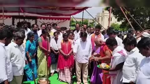 మహబూబ్ నగర్ అర్బన్: జిల్లా కేంద్రంలోని ఎంవీఎస్ డిగ్రీ కళాశాలలో 20 కోట్ల నిధులతో నూతన డిగ్రీ పీజీ కళాశాల భవనకి శంకుస్థాపన ఎమ్మెల్యే.