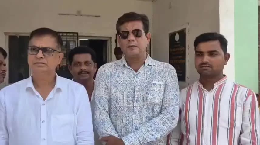 ଜଳେଶ୍ବର: ରାସ୍ତା ମରାମତି ଦାବିରେ ଜଳେଶ୍ୱର ନଗର ବିଜୁ ଯୁବ ଓ ଛାତ୍ର ଦଳ ପକ୍ଷରୁ ଜିଲ୍ଲାପାଳଙ୍କୁ ଦାବିପତ୍ର, ଆନ୍ଦୋଳନ ପାଇଁ ଚେତାବନୀ