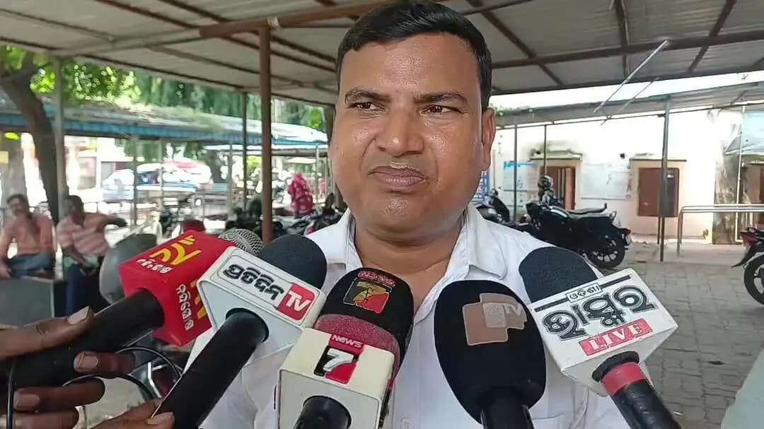 ତିିହିଡି: ଭଦ୍ରକ - ସ୍ୱାମୀ ର ମୃତ୍ୟୁ ପରେ ଖୋଳା ହେଲା ସ୍ତ୍ରୀ ର ମୃତ ଦେହ । ସାପ କାମୁଡ଼ା ରେ ମୃତ୍ୟୁ ଅଭିଯୋଗ ତିହିଡି ବ୍ଲକ୍ ଈସ୍ୱର ପୁର ଘଟଣା