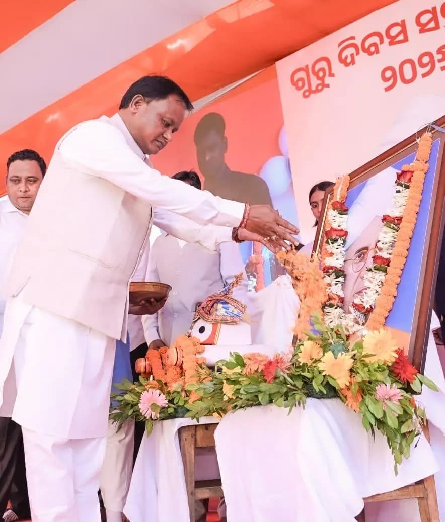 କଟକ ପୌରାଞ୍ଚଳ: ଗୁରୁ ଦିବସରେ କେଜି ରୁ ପିଜି ନି:ଶୁଳ୍କ ଶିକ୍ଷା ଓ ୪୫,୦୦୦ ଶିକ୍ଷକ ନିଯୁକ୍ତି ପ୍ରତିଶ୍ରୁତି