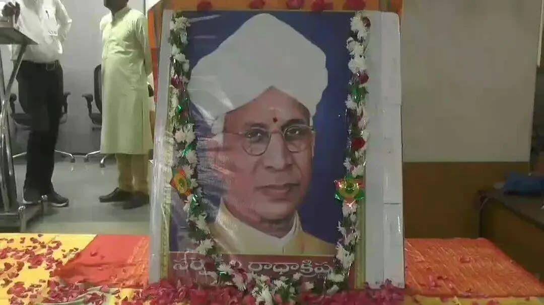 అసిఫాబాద్: అసిఫాబాద్ కలెక్టరేట్ లో ఉపాధ్యాయ దినోత్సవ వేడుకలు