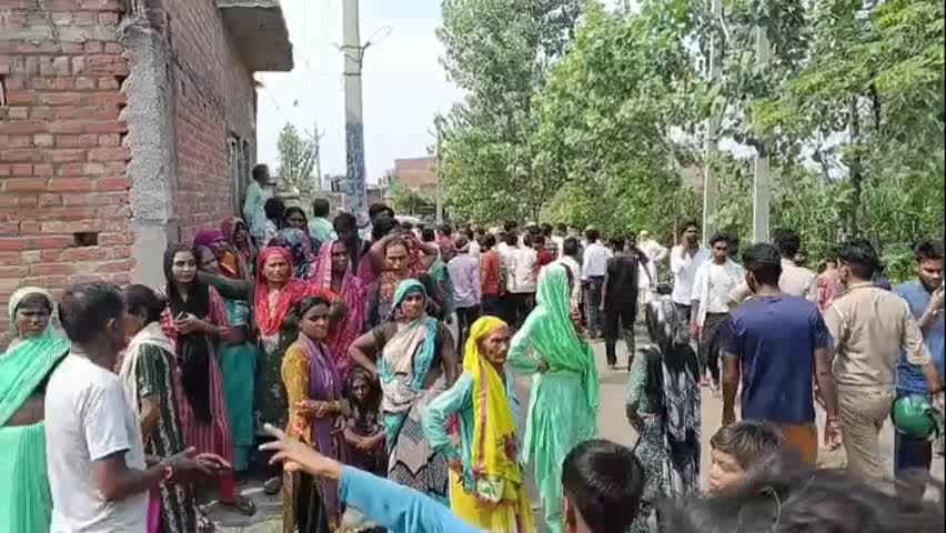 ठाकुरद्वारा: तेंदुआ देखने से ग्रामीणों में दहशत का माहौल, वन विभाग से तेंदुआ पकड़ने की की गई मांग