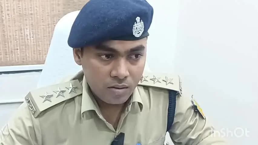 जामताड़ा: जामताड़ा साइबर पुलिस ने दोस्त साइबर अपराधी को किया गिरफ्तार तीन मोबाइल तीन सिम बरामद भेजा जेल
