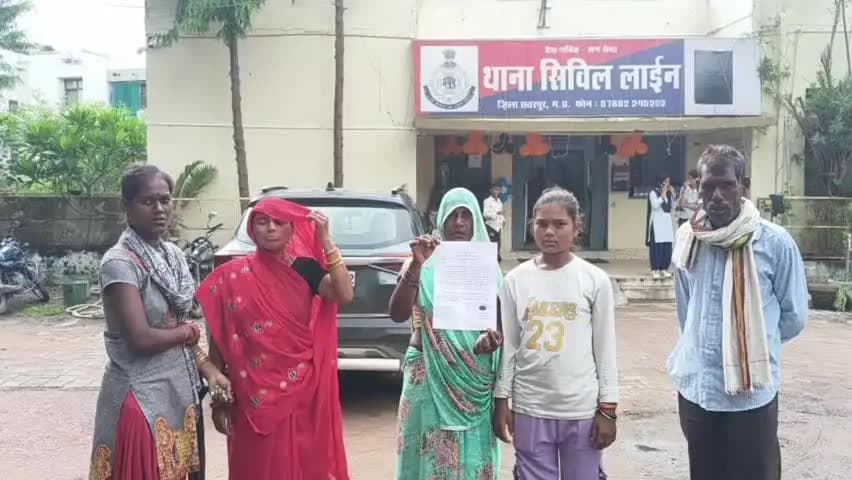 छतरपुर: कर्री गांव में चोरी, परिवार को कमरे में बंद कर सोने-चांदी के जेवर व कपड़े समेटे