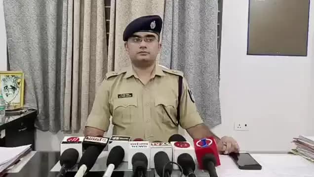 गणेश प्रतिमाओं को आकार दे रहे मूर्तिकार की गोली मारकर हत्या