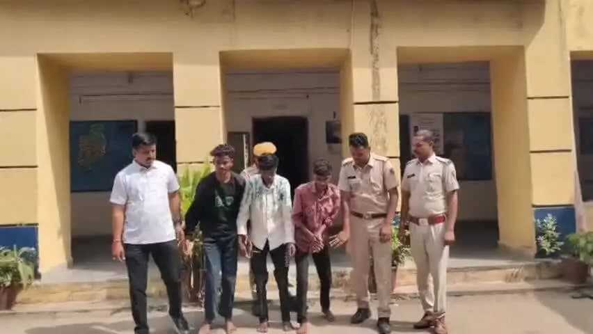 झाडोल: झाड़ोल थाना पुलिस ने की बड़ी कार्रवाई, हाइवे पर लूटपाट करने वाले गिरोह का पर्दाफाश, सरगना समेत 3 गिरफ्तार