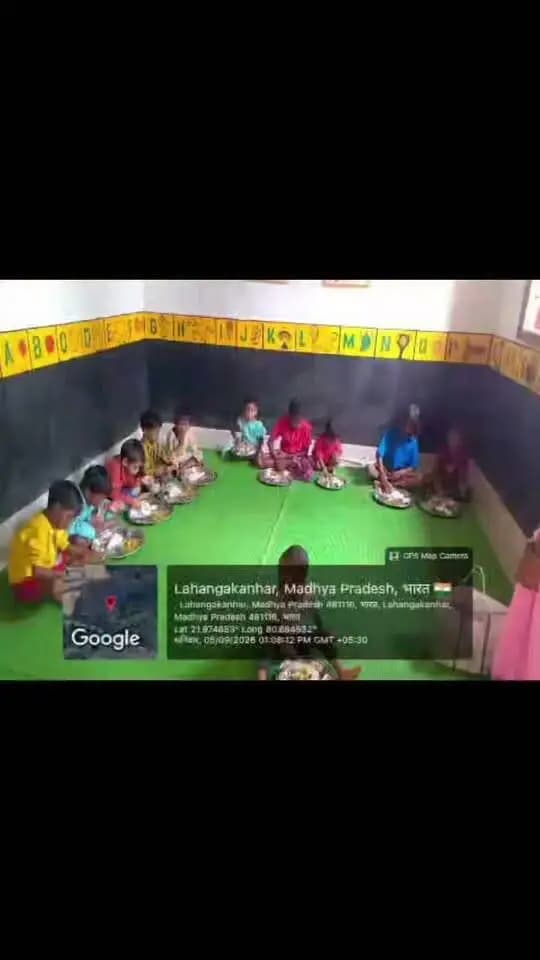#बालाघाट
प्रभावित क्षेत्र की आंगनवाड़ियों में बच्चों को वितरित की गई मीठी लेप्सी
पौष्टिक नाश्ते से बच्चों के चेहरों पर आई खुशी, नियमित पोषण पर विशेष जोर
प्रभावित क्षेत्र के आंगनवाड़ी केंद्रों में बच्चों को नियमित पोषण उपलब्ध कराने के उद्देश्य से आज 5 सितंबर को विशेष नाश्ते के रूप में मीठी लेप्सी का वितरण किया गया। आंगनवाड़ी केंद्रों में बच्चों को स्वादिष्ट एवं पौष्टिक लेप्सी परोसी गई, जिसका बच्चों ने उत्साहपूर्वक सेवन किया।
प्रभावित ग्रामों में बच्चों के स्वास्थ्य एवं पोषण को लेकर जिला प्रशासन तथा महिला एवं बाल विकास विभाग द्वारा विशेष निगरानी रखी जा रही है। इसी क्रम में आंगनवाड़ी केंद्रों के माध्यम से बच्चों को नियमित रूप से पौष्टिक नाश्ता एवं भोजन उपलब्ध कराया जा रहा है, ताकि उन्हें पर्याप्त पोषण मिल सके और उनके स्वास्थ्य में सुधार हो।
आंगनवाड़ी केंद्रों पर बच्चों को स्वच्छ एवं सुरक्षित वातावरण में भोजन कराया गया। कार्यकर्ताओं द्वारा बच्चों की उपस्थिति, खान-पान एवं स्वास्थ्य की भी निगरानी की गई। भरपेट पौष्टिक नाश्ता मिलने से बच्चों के चेहरों पर खुशी नजर आई।
विभाग द्वारा प्रभावित क्षेत्र के बच्चों के पोषण स्तर में सुधार के लिए लगातार गतिविधियां संचालित की जा रही हैं तथा बच्चों और उनके अभिभावकों को संतुलित एवं पौष्टिक आहार के महत्व के प्रति जागरूक भी किया जा रहा है।
#PMOIndia #CMMadhyaPradesh
#rshuklabjp #nsp2106 #healthminmp #WelfareTribal
#MoHFW_INDIA
#healthminmp #NHM_MP