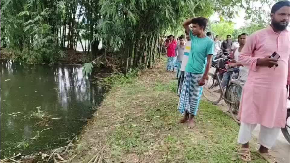 নগাঁও: ধিঙত কৃত্ৰিম বানক লৈ উত্তাল প্ৰতিবাদ,
১৫ দিনে জলাবদ্ধ অঞ্চলটোৰ ৰাইজ , বৰ্তমানেও মুকলি নহ'ল কালভাৰ্ট
