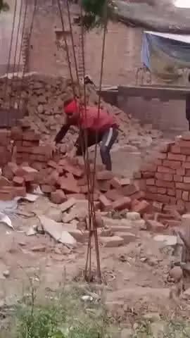 Garib Ka Ghar banne Nahin Diya ja raha hai aur Gira Diya ja raha hai Insaaf Nahin mil raha hai