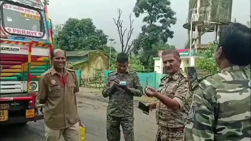 बजाग: ट्रक चालक ने पुलिस पर अवैध वसूली के गंभीर आरोप लगाए, मीडिया को जानकारी देते हुए किया खुलासा
