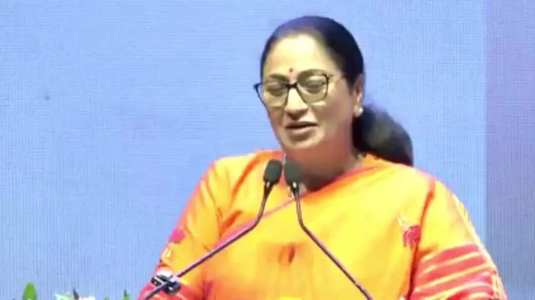 कम रेखा गुप्ता ने प्रयागराज स्टेडियम में शिक्षक दिवस कार्यक्रम को संबोधित किया