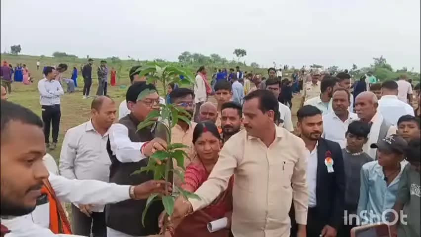 बेमेतरा: जेवरा में 26 एकड़ में वृहद पौधरोपण, मंत्री दयाल दास बघेल ने जल-पर्यावरण संरक्षण का दिया संदेश