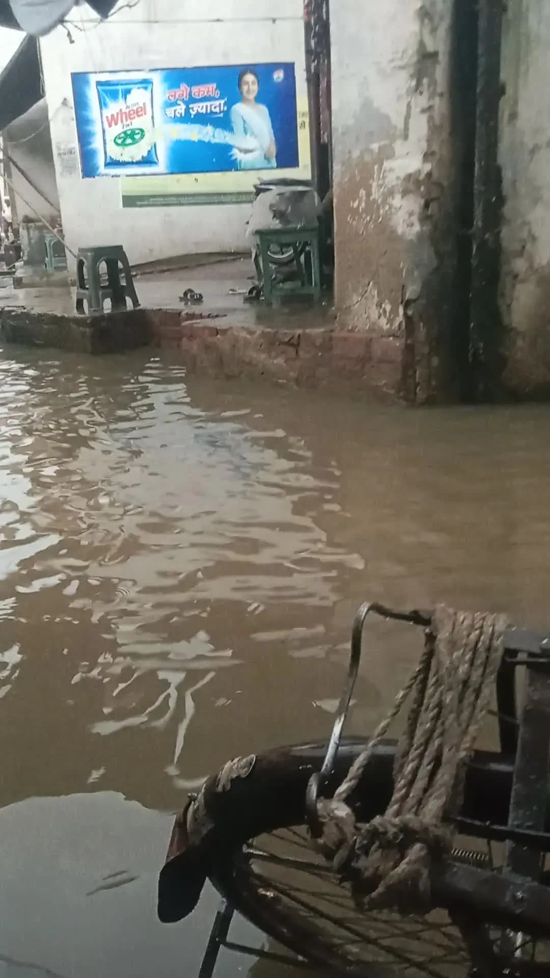 Baris ne kiya shaswan ka bura hal tej rftar se ho rhi baris ne tbhai mcha di Akbrabad me