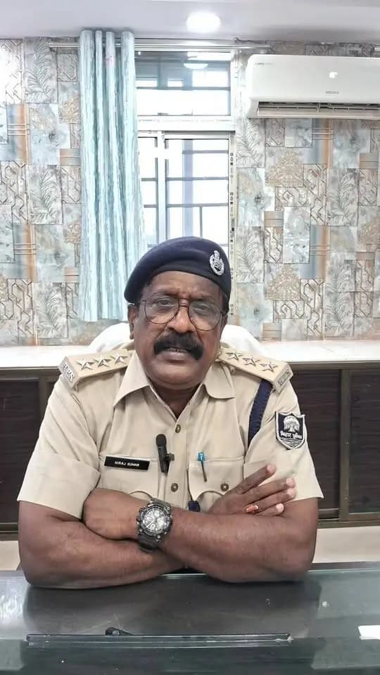 पुलिस उपाधीक्षक, यातायात, बांका द्वारा 12 सितंबर 2026 को आयोजित होने वाली लोक अदालत में 12 जून 2026 से पूर्व के यातायात शमन मामलों के निपटारे के संबंध में जानकारी
#लोकअदालत #बांका #यातायातपुलिस #यातायातनियम #यातायातशमन #ट्रैफिकपुलिस #लोकअदालत2026 #बांका_पुलिस #जिलाप्रशासन_बांका #TrafficPolice #Banka #LokAdalat #TrafficRules #RoadSafety #biharpolicephysicaltaiyari