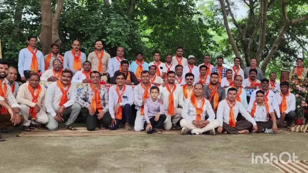 प्रतापगढ़: शिक्षक दिवस पर दिखी गुरु की मिसाल, कहीं प्रवेश द्वार बनवाया गया तो कहीं शिक्षकों का हुआ सम्मान