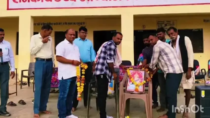 प्रतापगढ़: राजकीय उच्च माध्यमिक स्कूल उठेल में शिक्षक दिवस पर शिक्षकों का सम्मान