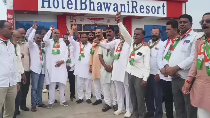 डग: भवानीमंडी में डग विधानसभा प्रत्याशी चेतराज गहलोत के नेतृत्व में 150 भाजपा कार्यकर्ताओं ने कांग्रेस की सदस्यता ग्रहण की