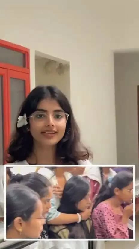 तकनीकी शिक्षा से रोजगार के लिए तैयार होंगे विद्यार्थी
शैक्षणिक सत्र 2026-27 से 12वीं उत्तीर्ण विद्यार्थियों को डिप्लोमा के द्वितीय वर्ष में मिलेगा लेटरल एंट्री से प्रवेश
‘रुक जाना नहीं’ योजना के उत्तीर्ण विद्यार्थियों को दिया जाएगा करियर मार्गदर्शन
राज्य शासन की मंशा है कि कक्षा 10वीं एवं 12वीं उत्तीर्ण विद्यार्थी पॉलिटेक्निक महाविद्यालयों में प्रवेश लेकर तकनीकी कौशल में दक्ष बनें और रोजगार के बेहतर अवसर प्राप्त करें। वर्तमान में पॉलिटेक्निक महाविद्यालयों के डिप्लोमा पाठ्यक्रमों में कक्षा 10वीं के अंकों के आधार पर तैयार मेरिट सूची के अनुसार प्रवेश दिया जाता है। इसके साथ ही शैक्षणिक सत्र 2026-27 से निर्धारित पात्रता के अनुसार कक्षा 12वीं उत्तीर्ण विद्यार्थियों को लेटरल एंट्री के माध्यम से डिप्लोमा के द्वितीय वर्ष में प्रवेश देने का निर्णय लिया गया है।
शासकीय महिला पॉलिटेक्निक महाविद्यालय, भोपाल की प्राचार्य ने बताया कि कक्षा 10वीं के आधार पर प्रवेश लेने वाले विद्यार्थियों का डिप्लोमा पाठ्यक्रम तीन वर्ष में पूरा होगा। वहीं, लेटरल एंट्री के माध्यम से द्वितीय वर्ष में प्रवेश लेने वाले कक्षा 12वीं उत्तीर्ण विद्यार्थी दो वर्ष में डिप्लोमा पूरा कर सकेंगे।
उन्होंने बताया कि कक्षा 10वीं के आधार पर डिप्लोमा पाठ्यक्रम में प्रवेश लेने वाले विद्यार्थियों को प्रथम एवं द्वितीय वर्ष सफलतापूर्वक पूर्ण करने पर कक्षा 12वीं उत्तीर्ण के समकक्ष मान्यता प्रदान की गई है।
महाविद्यालय द्वारा ‘रुक जाना नहीं’ योजना के अंतर्गत उत्तीर्ण विद्यार्थियों को भी तकनीकी शिक्षा से जोड़ने की पहल की जाएगी। विद्यार्थियों के मोबाइल नंबर उपलब्ध होने पर संस्था उनसे संपर्क कर करियर मार्गदर्शन प्रदान करेगी। साथ ही उनकी रुचि के अनुसार महाविद्यालय में संचालित विभिन्न डिप्लोमा पाठ्यक्रमों की जानकारी देकर प्रवेश में सहयोग किया जाएगा।
#bhopal #admission #COUNCLING
#EmpoweringMPWithSkill #ITIAdmission2026