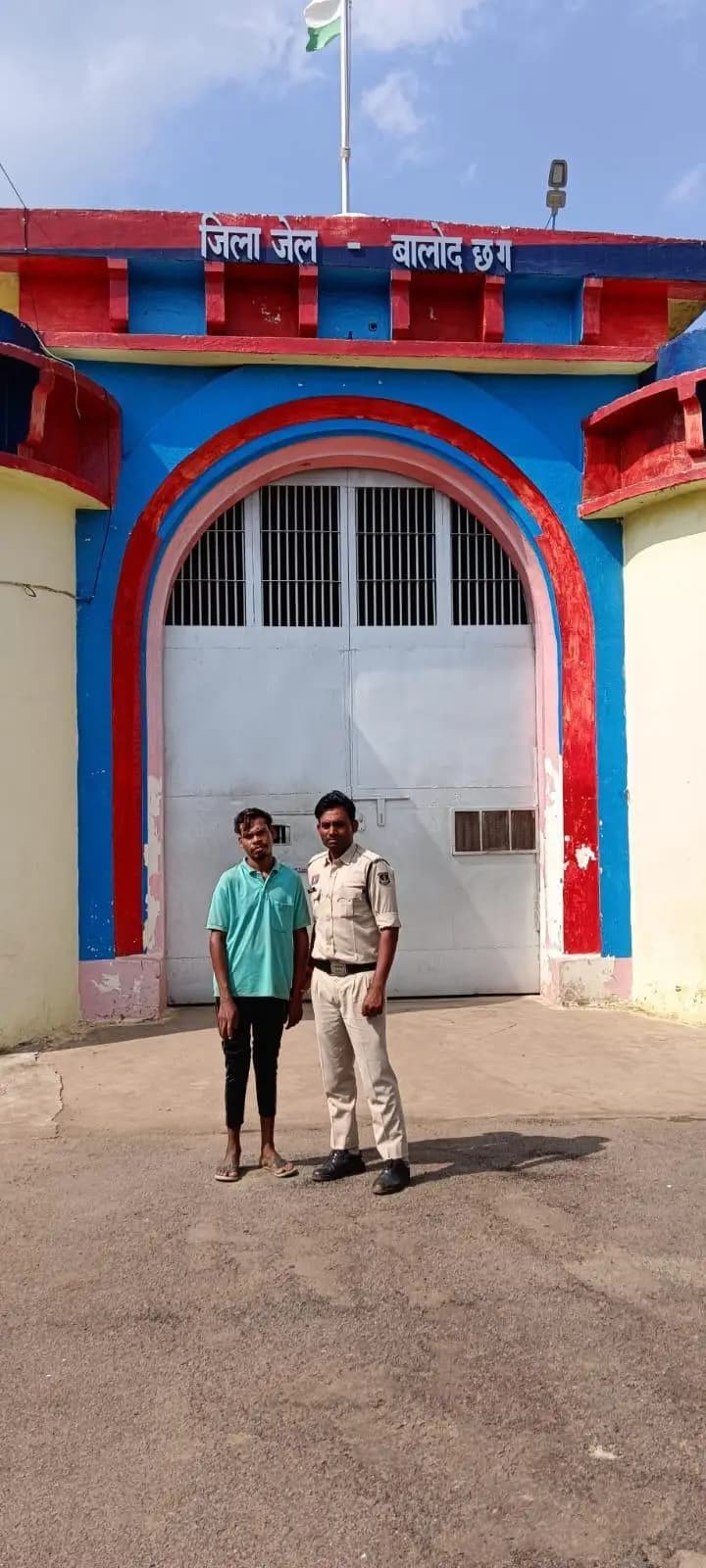 डौण्डीलोहारा: रेंगाडबरी में सुनसान मकान से पांच हजार रुपये, धान और गैस सिलेंडर चोरी, आरोपी गिरफ्तार