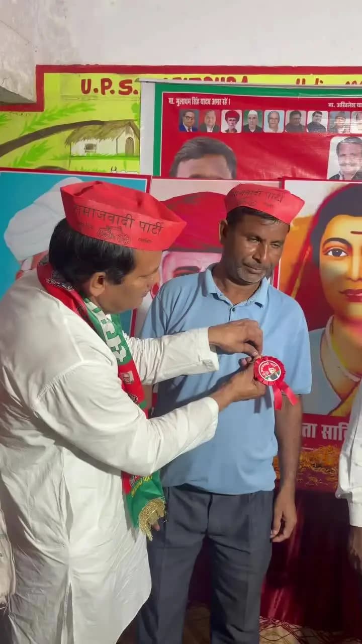 धनौरा: जितेन्द्र प्रताप सिंह ने बंद स्कूल पर शिक्षक दिवस मनाया।